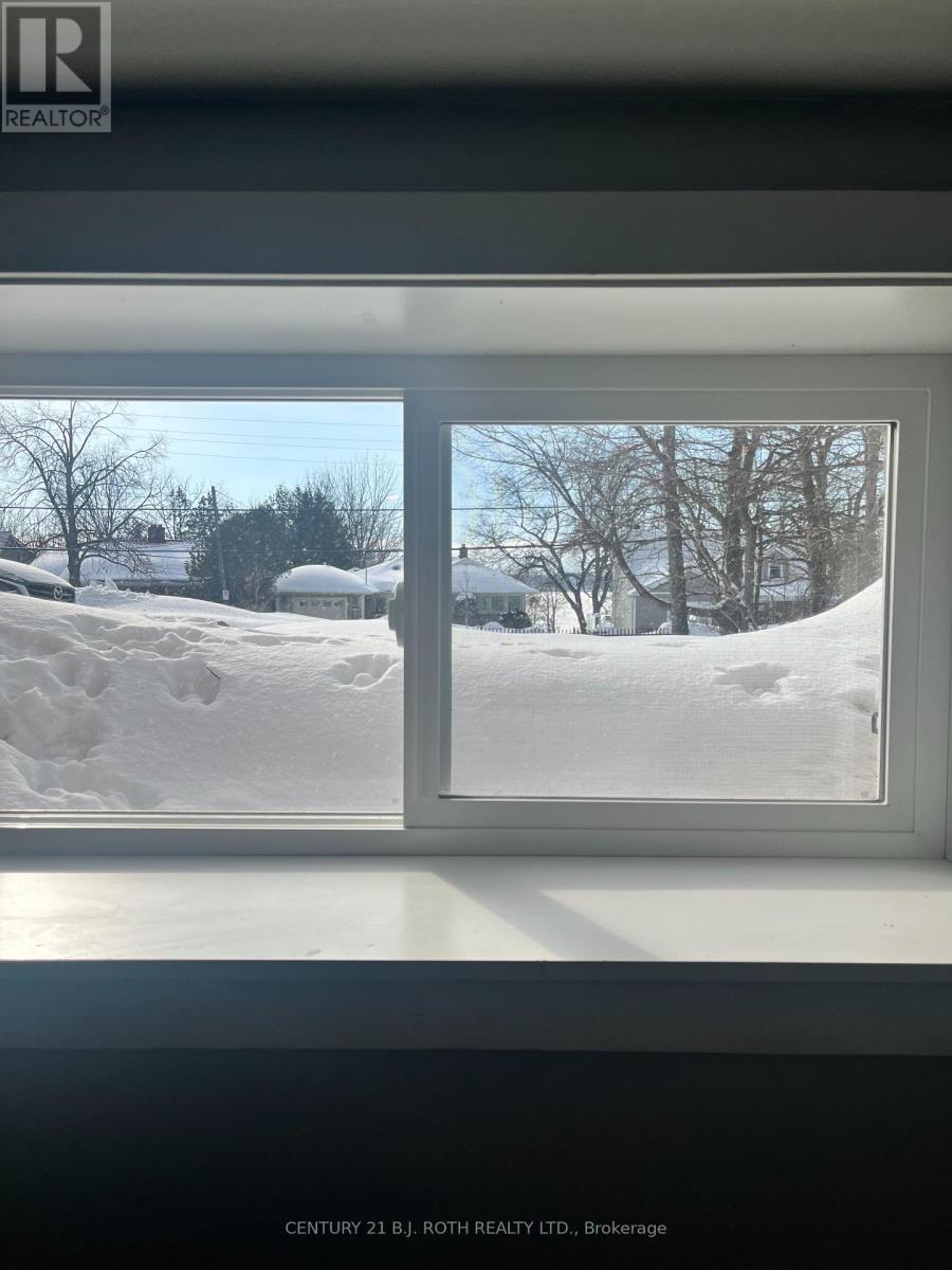 60 Shanty Bay Road, Barrie, Ontario  L4M 1C8 - Photo 9 - S12710362