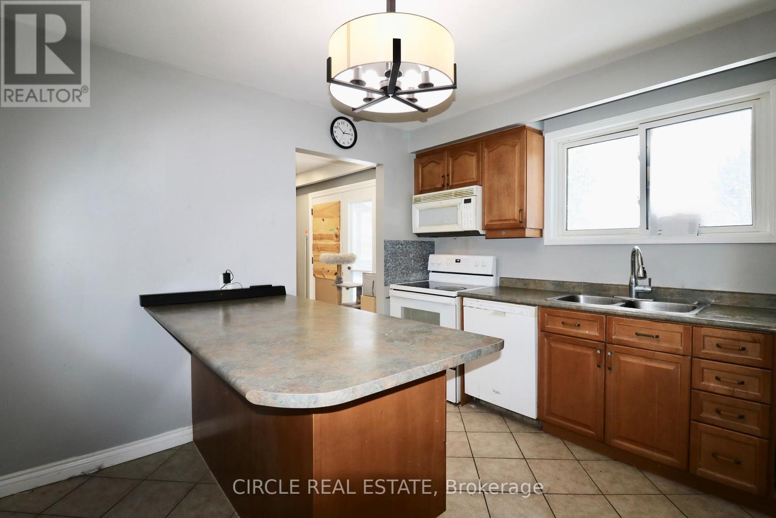 14 College Crescent, Barrie, Ontario  L4M 2W2 - Photo 9 - S12710396