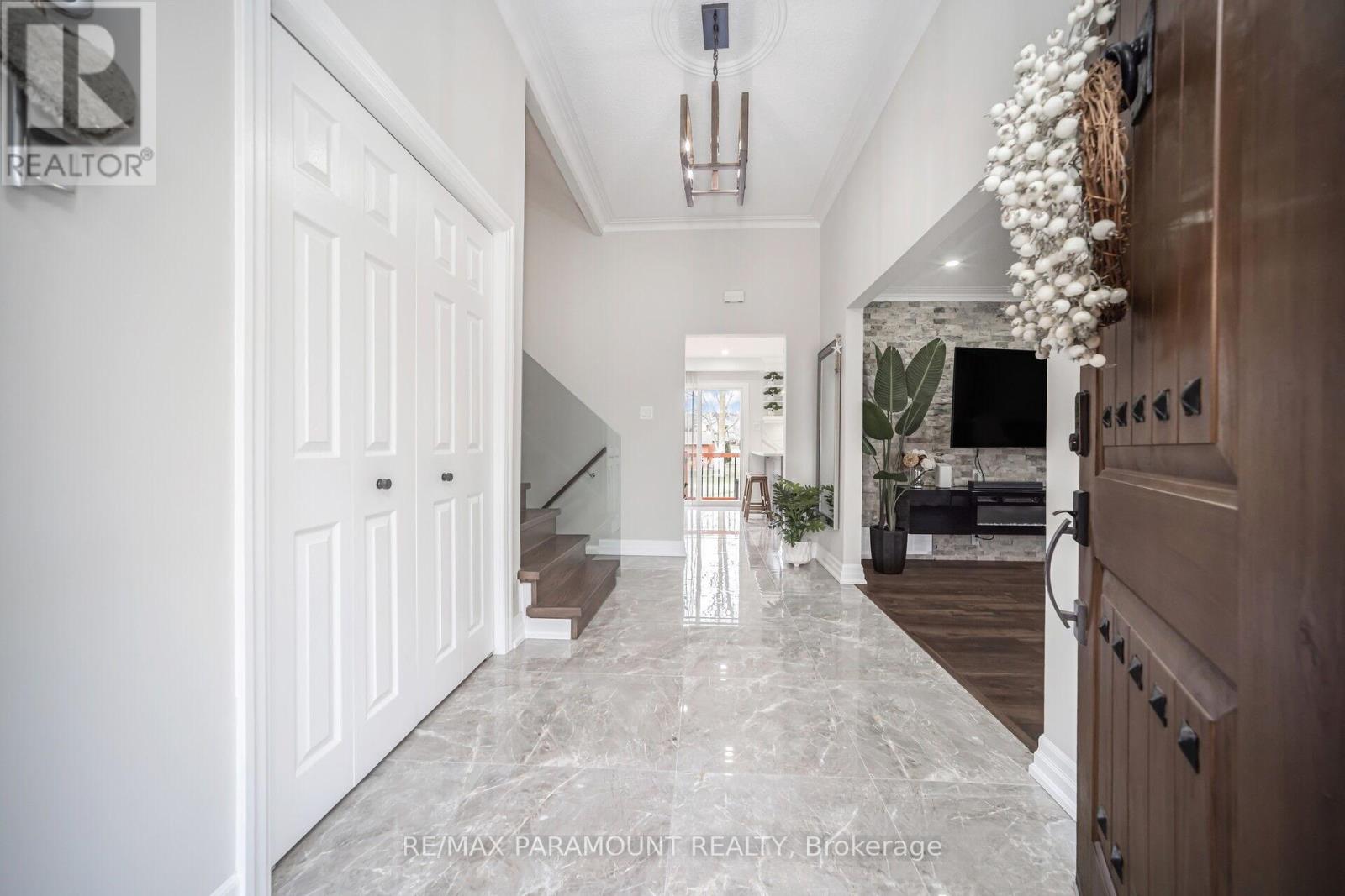 7 Walker Road E, Caledon, Ontario  L7C 1G8 - Photo 5 - W12710264