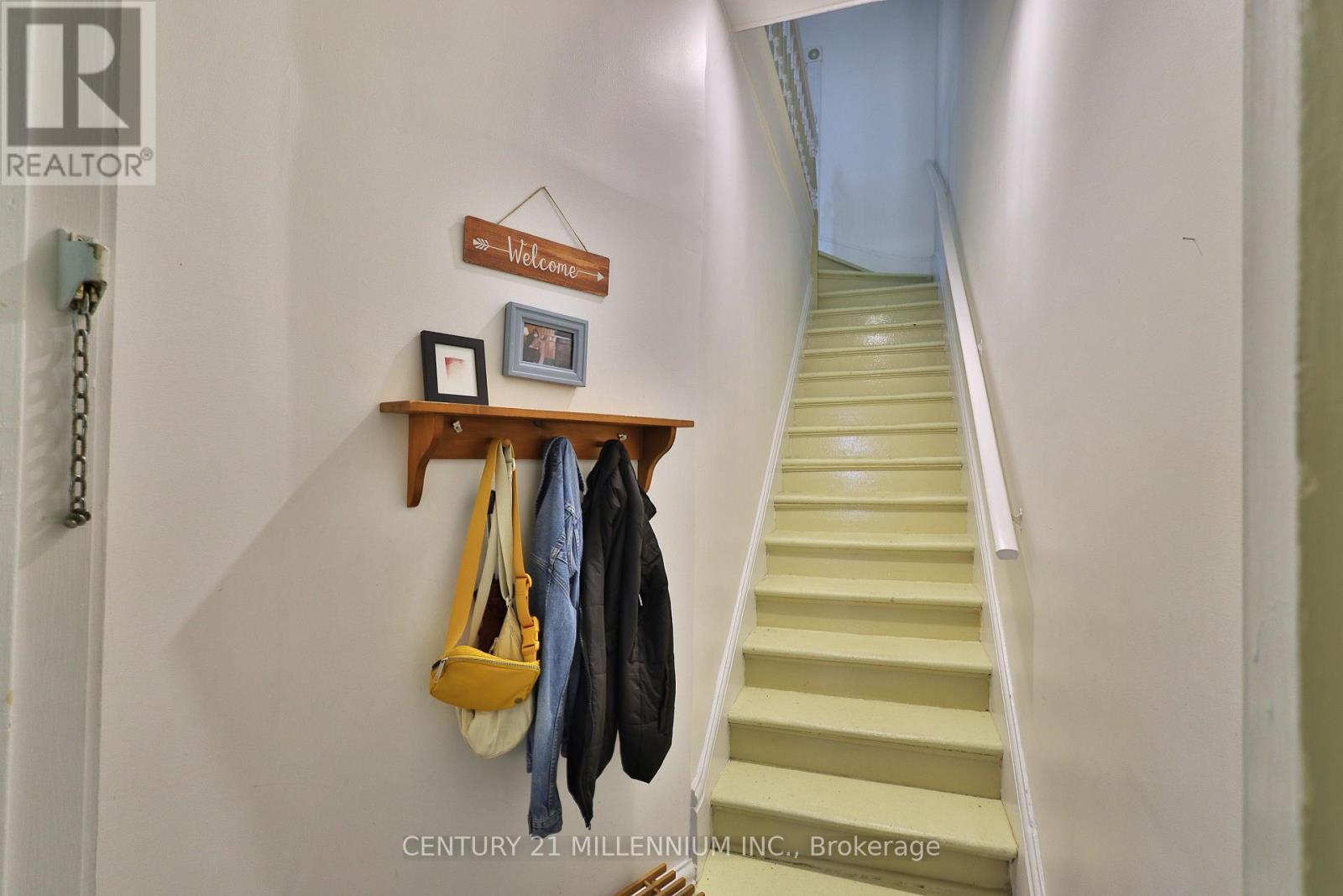 Unit #2 - 10 Zina Street, Orangeville, Ontario  L9W 1E1 - Photo 5 - W12710296