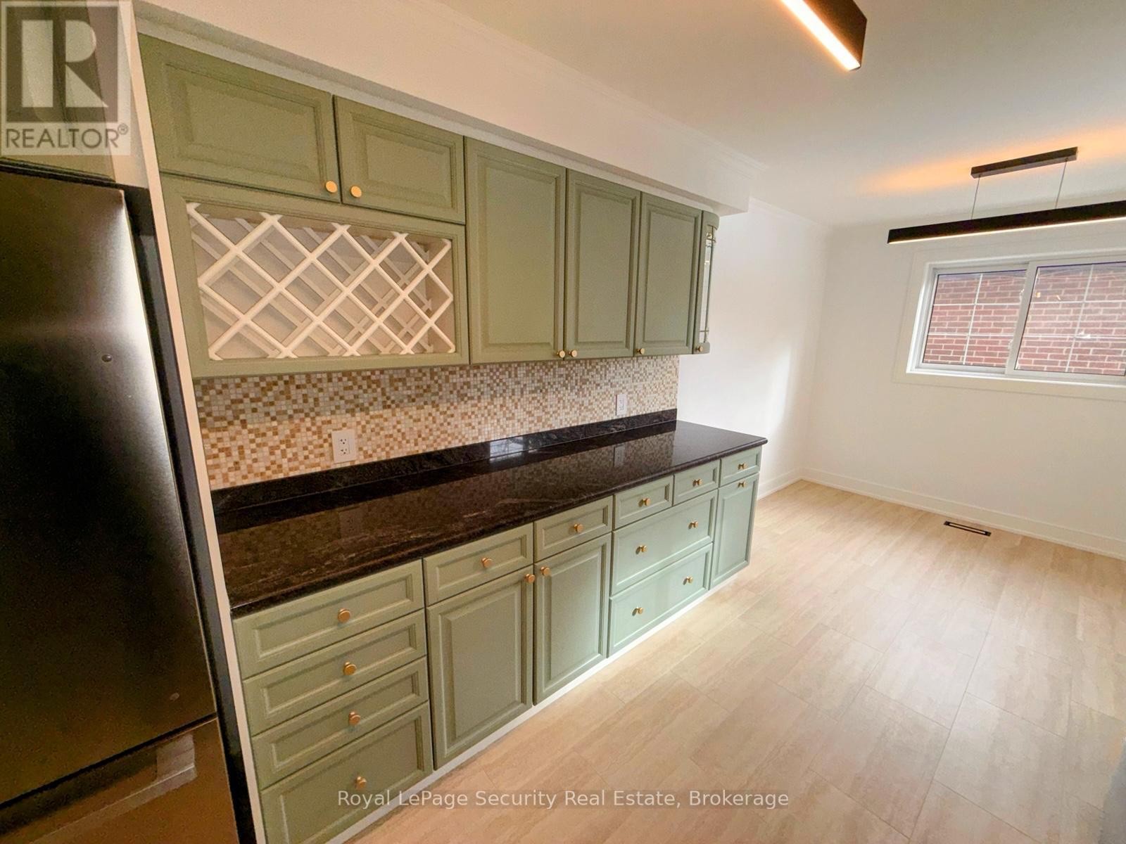 3370 Rhonda Valley, Mississauga, Ontario  L5A 3E9 - Photo 7 - W12710298