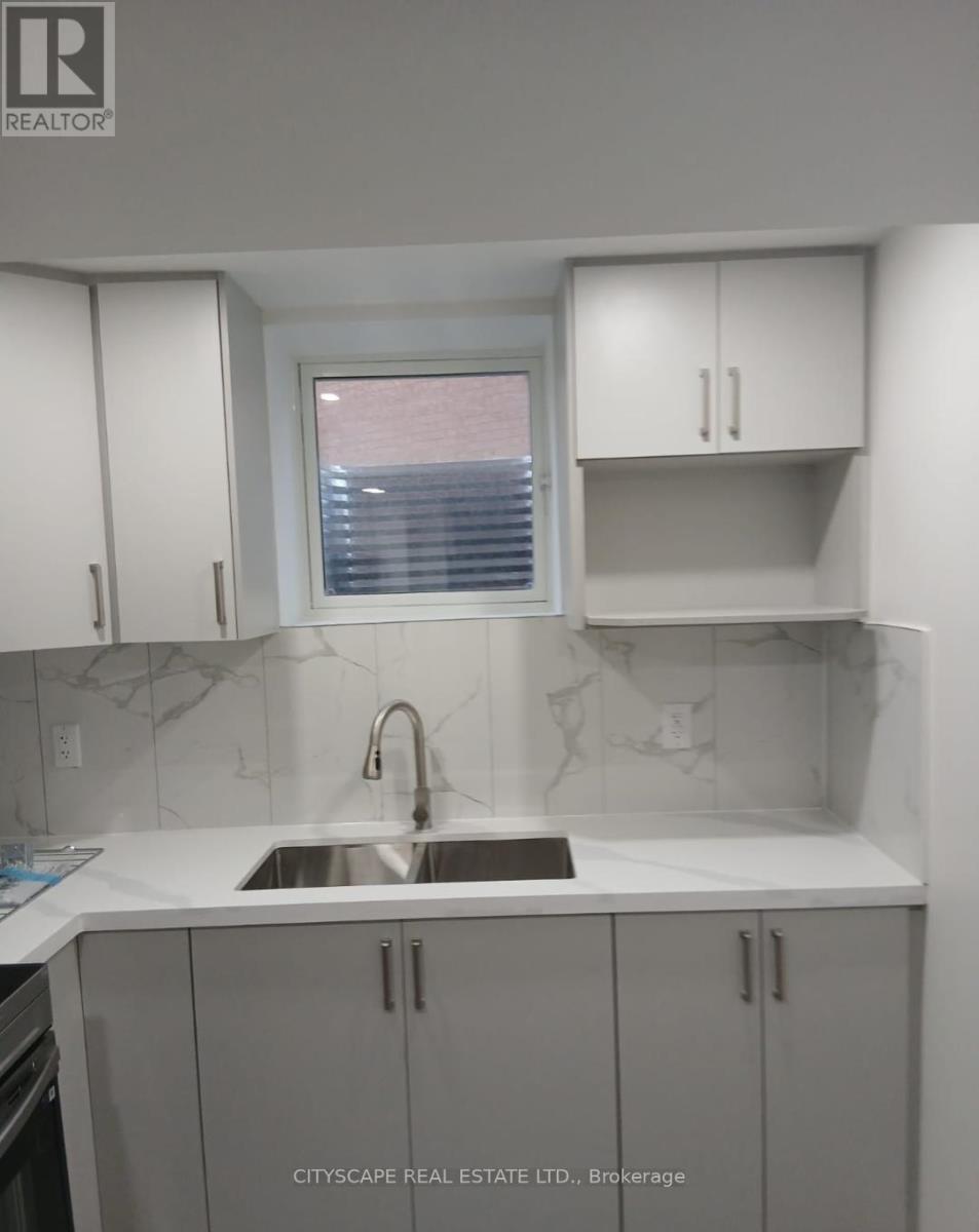 Bsmt - 1325 Beauty Bush Court, Mississauga, Ontario  L5V 1K4 - Photo 8 - W12710316