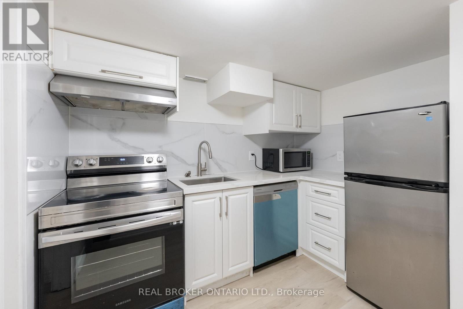 BSMT - 256 THE KINGSWAY, Toronto, Ontario