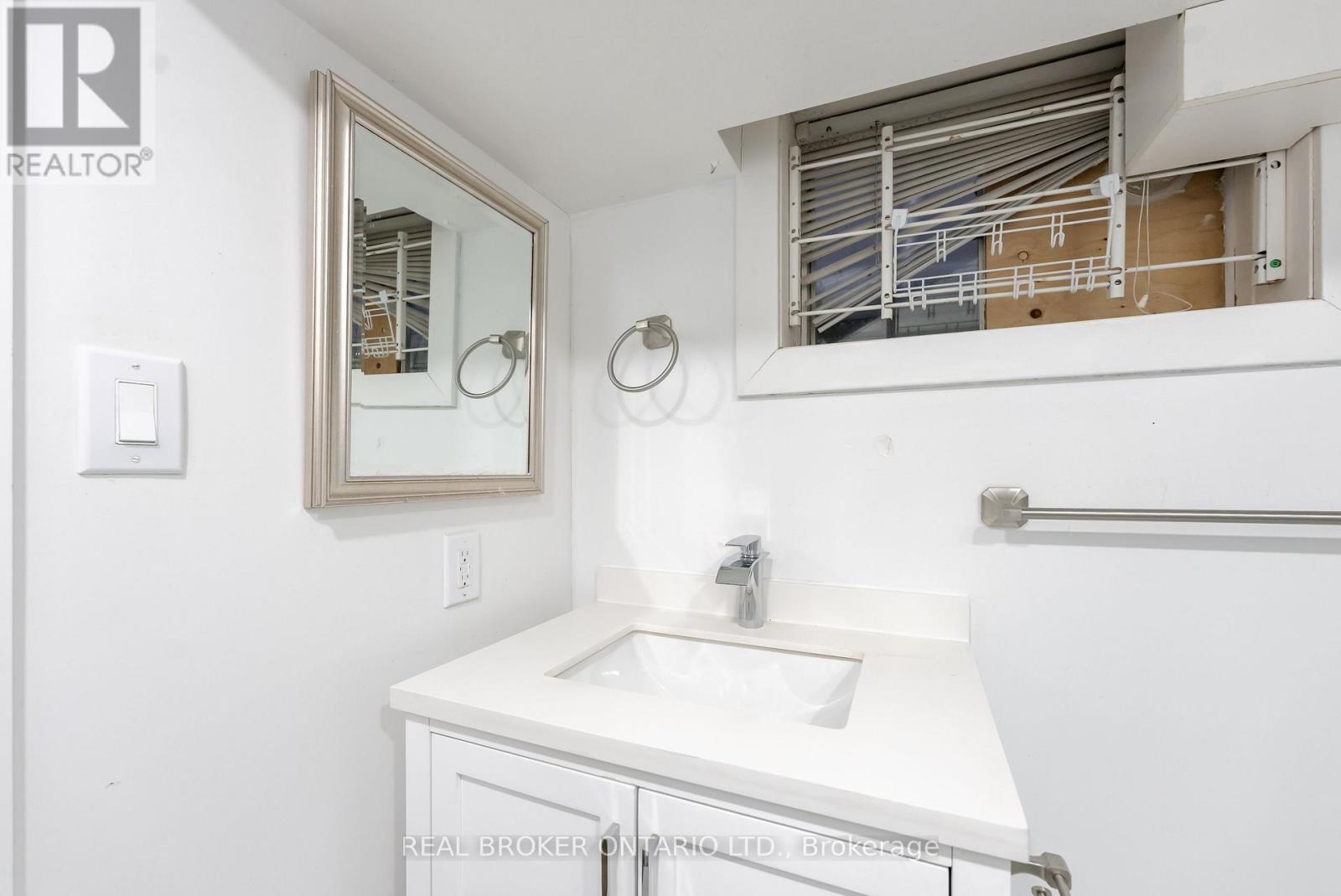 Bsmt - 256 The Kingsway, Toronto, Ontario  M9A 3T5 - Photo 19 - W12710358