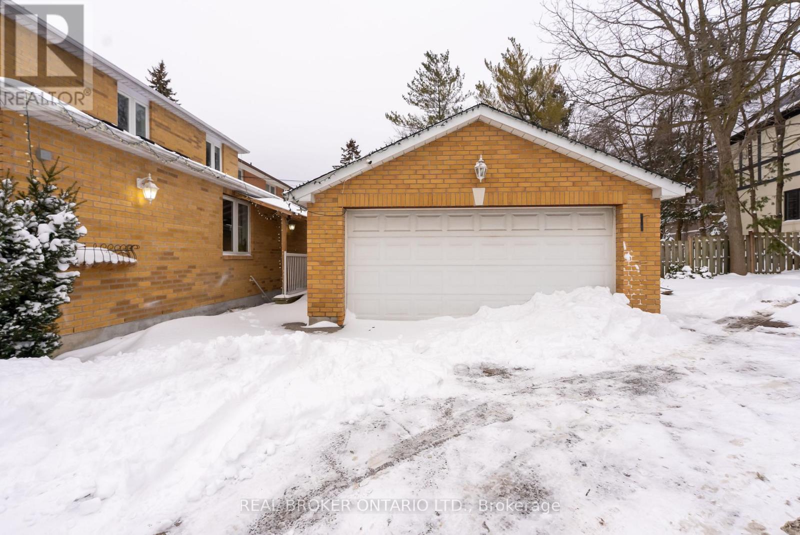 Bsmt - 256 The Kingsway, Toronto, Ontario  M9A 3T5 - Photo 2 - W12710358