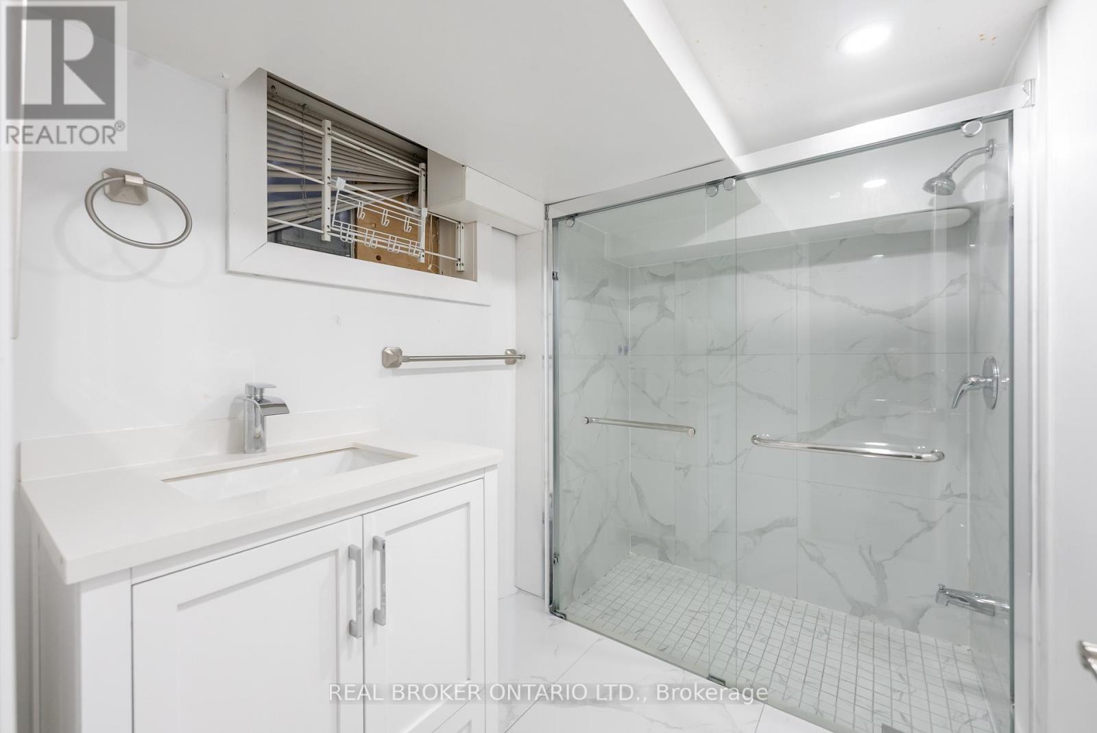 Bsmt - 256 The Kingsway, Toronto, Ontario  M9A 3T5 - Photo 21 - W12710358