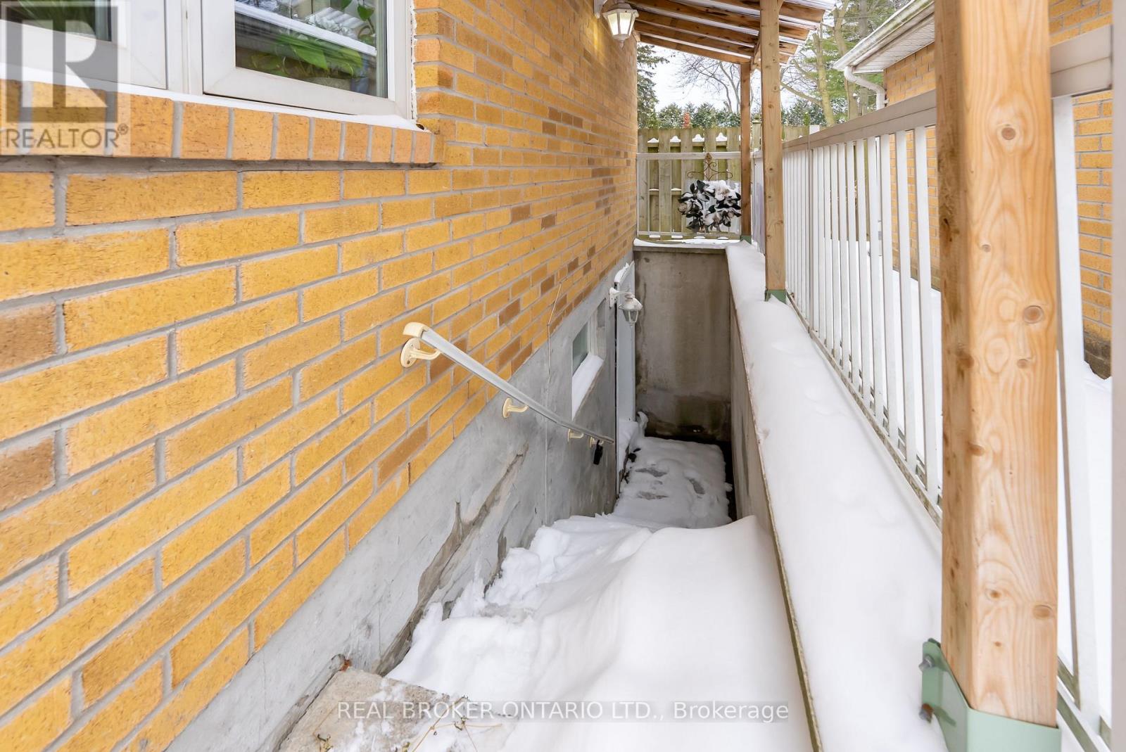 Bsmt - 256 The Kingsway, Toronto, Ontario  M9A 3T5 - Photo 3 - W12710358