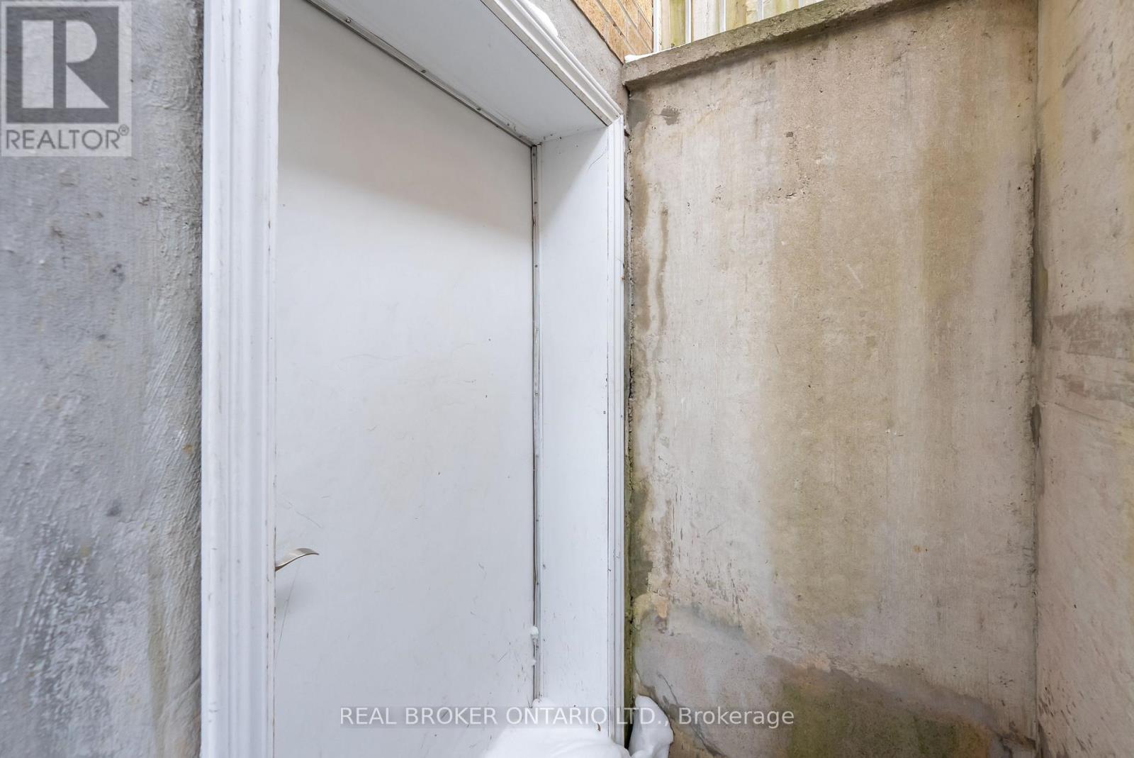 Bsmt - 256 The Kingsway, Toronto, Ontario  M9A 3T5 - Photo 4 - W12710358