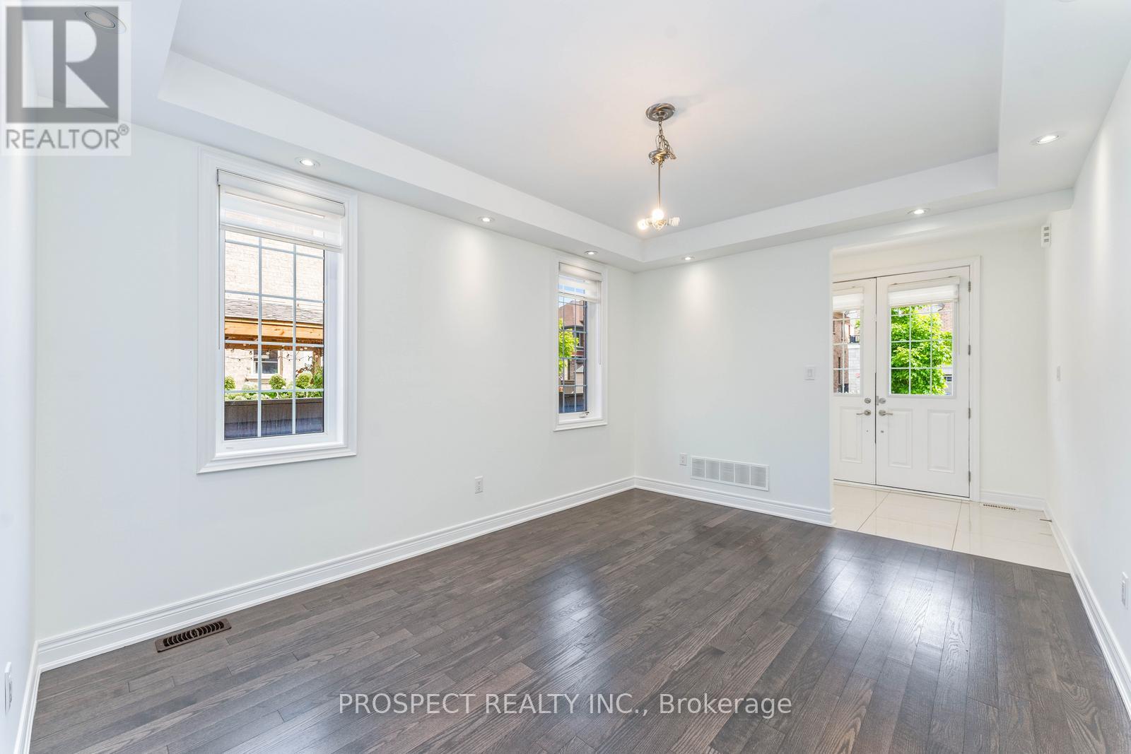 15 Lyle Way, Brampton, Ontario  L6X 5P8 - Photo 7 - W12710384