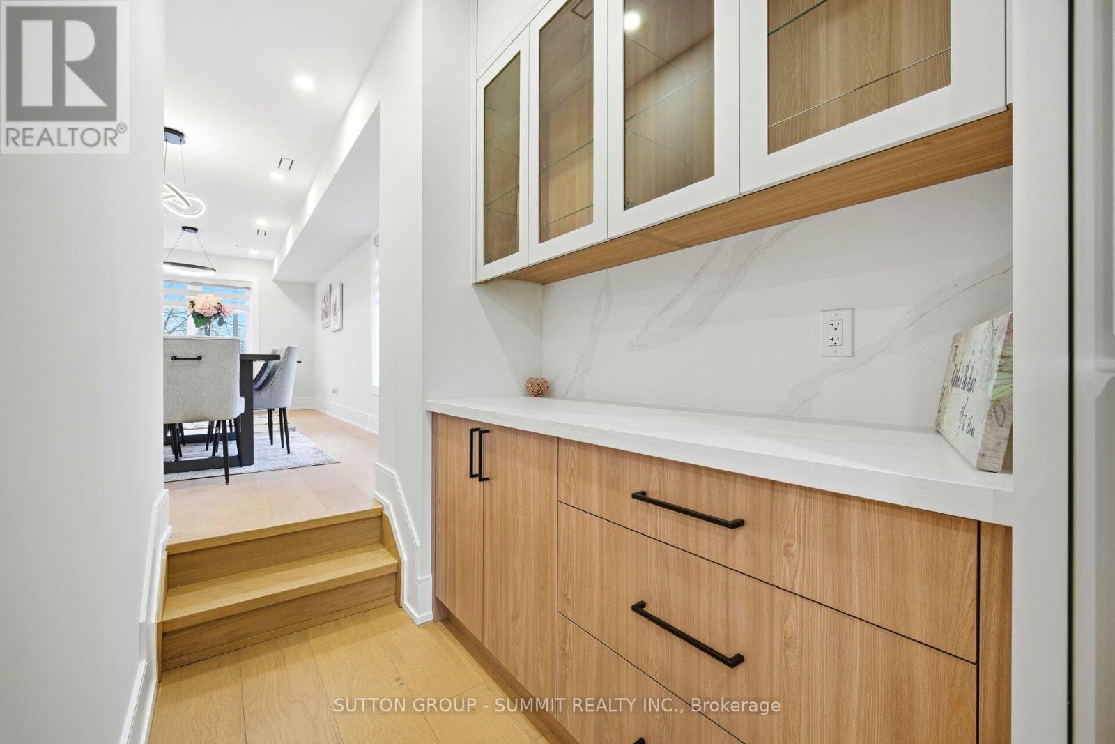 1228 Alexandra Avenue, Mississauga, Ontario  L5E 2A5 - Photo 12 - W12710392