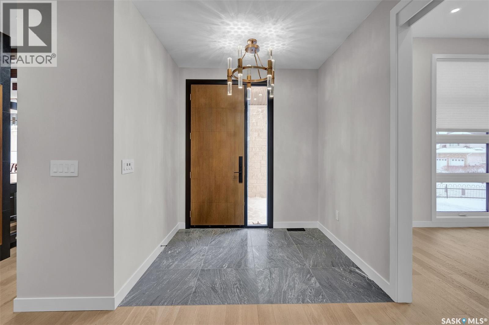 8267 Wascana Gardens Point, Regina, Saskatchewan  S4V 1G8 - Photo 3 - SK025134