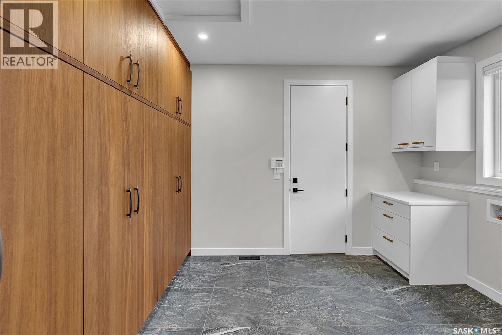 8267 Wascana Gardens Point, Regina, Saskatchewan  S4V 1G8 - Photo 29 - SK025134