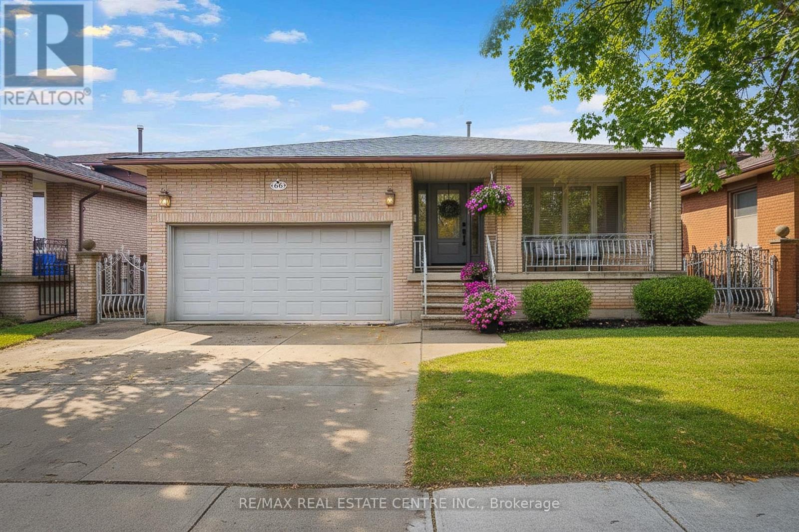 66 ELLINGTON AVENUE, Hamilton, Ontario