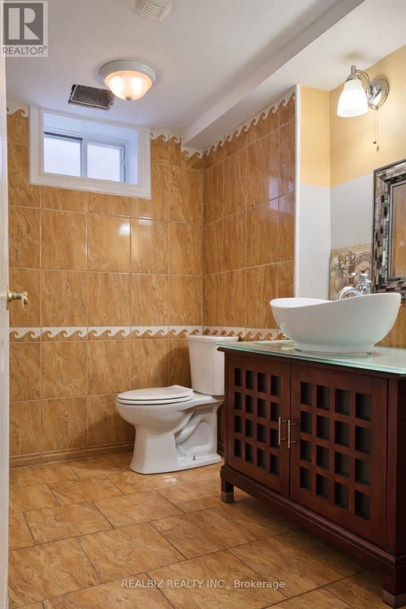 175 Napoli Court, Hamilton, Ontario  L9C 7A2 - Photo 12 - X12710488