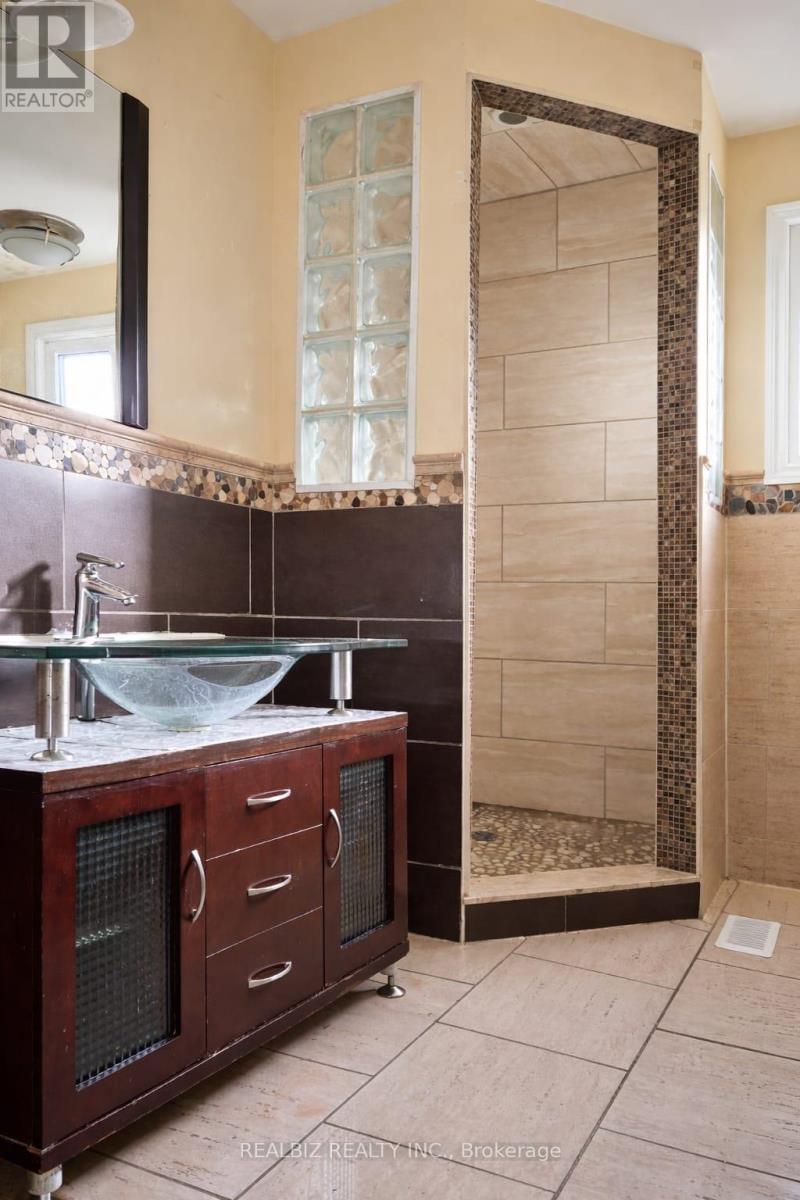 175 Napoli Court, Hamilton, Ontario  L9C 7A2 - Photo 13 - X12710488