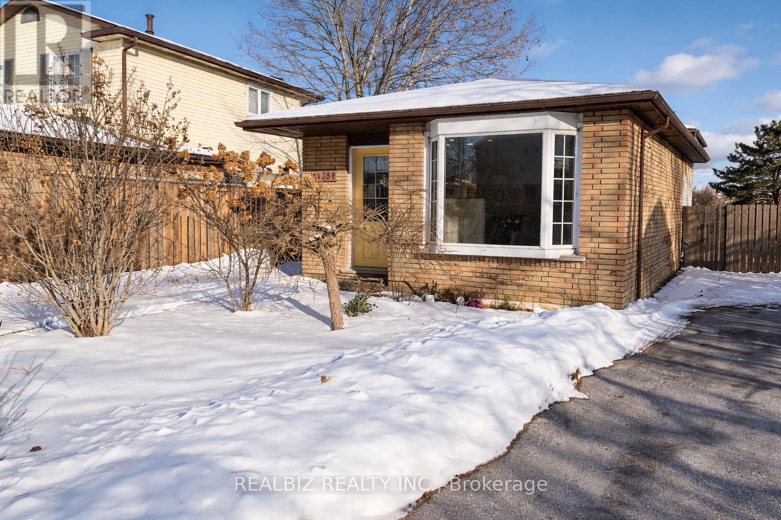 175 Napoli Court, Hamilton, Ontario  L9C 7A2 - Photo 2 - X12710488