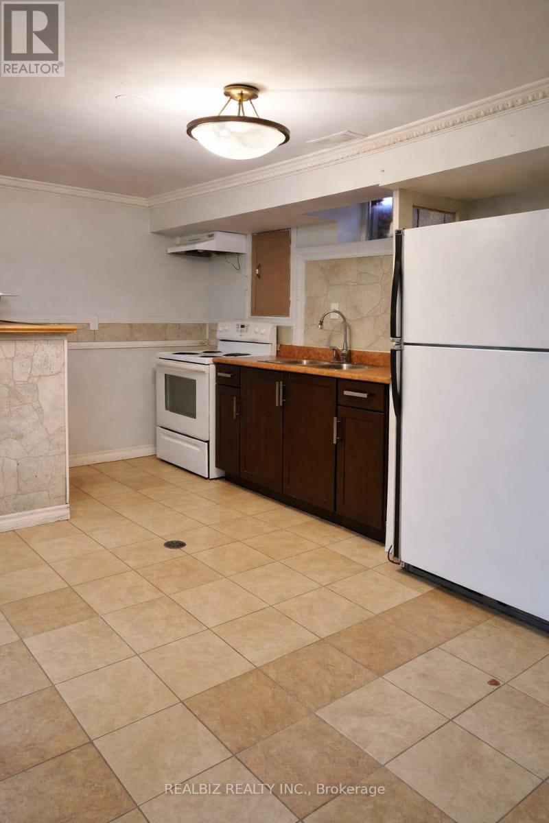 175 Napoli Court, Hamilton, Ontario  L9C 7A2 - Photo 4 - X12710488