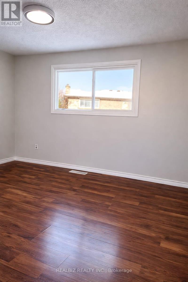 175 Napoli Court, Hamilton, Ontario  L9C 7A2 - Photo 5 - X12710488