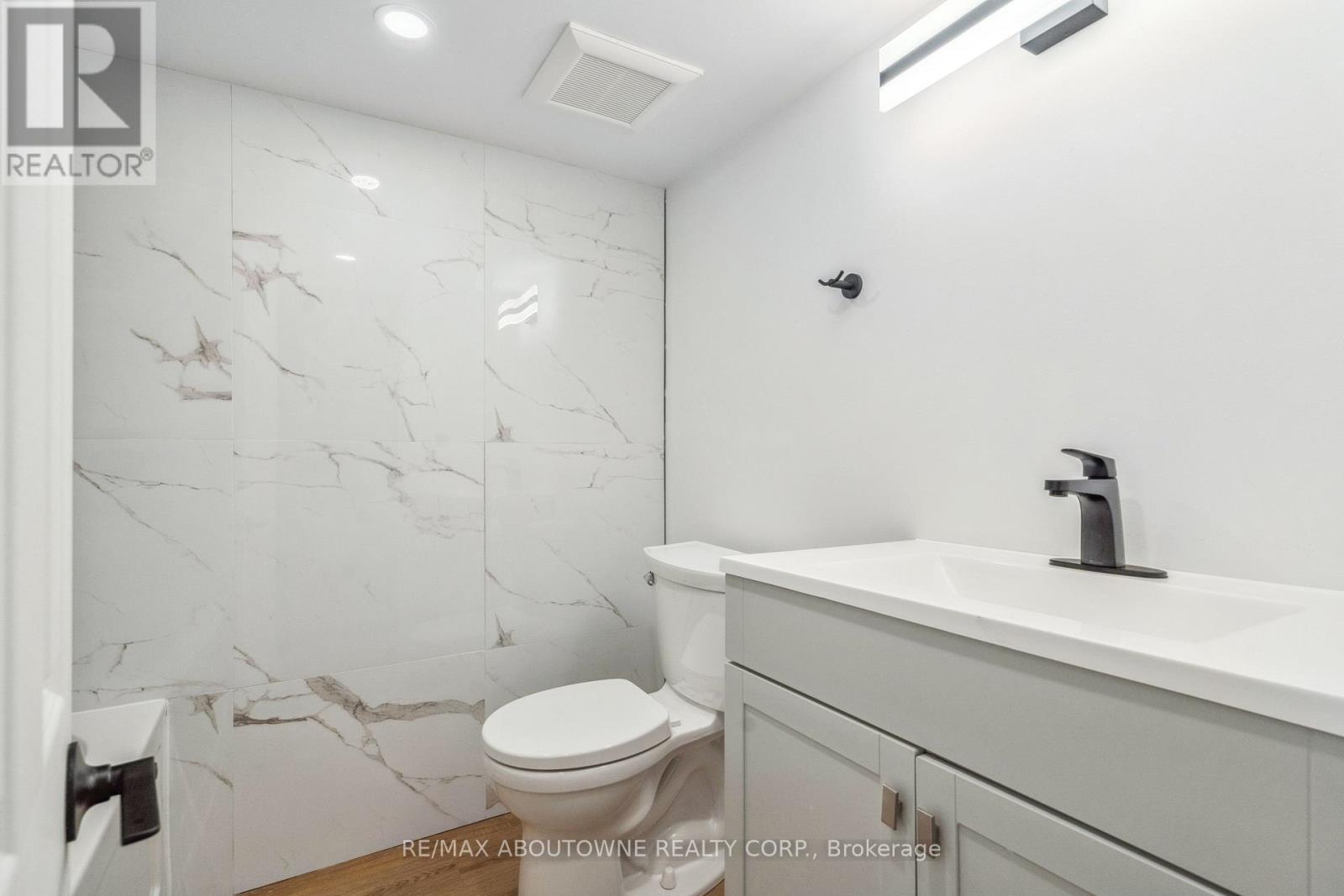 Lower - 93 East 31st Street, Hamilton, Ontario  L8V 3N9 - Photo 11 - X12710496