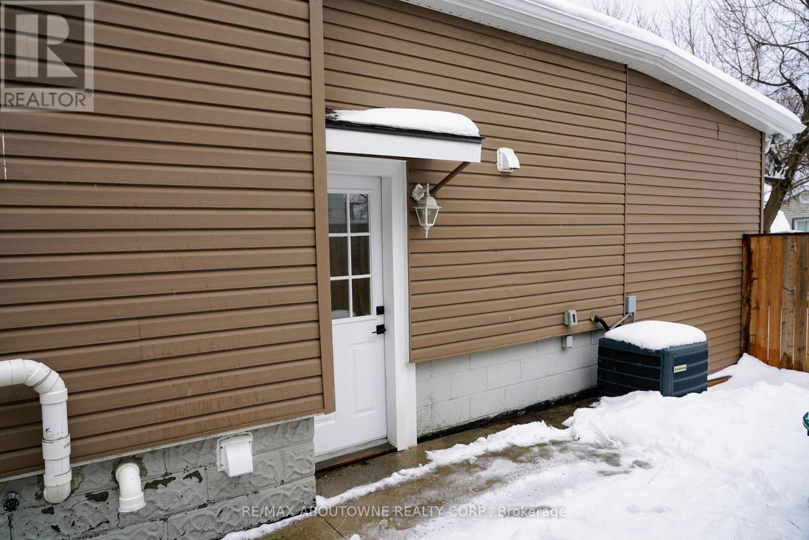 Lower - 93 East 31st Street, Hamilton, Ontario  L8V 3N9 - Photo 13 - X12710496