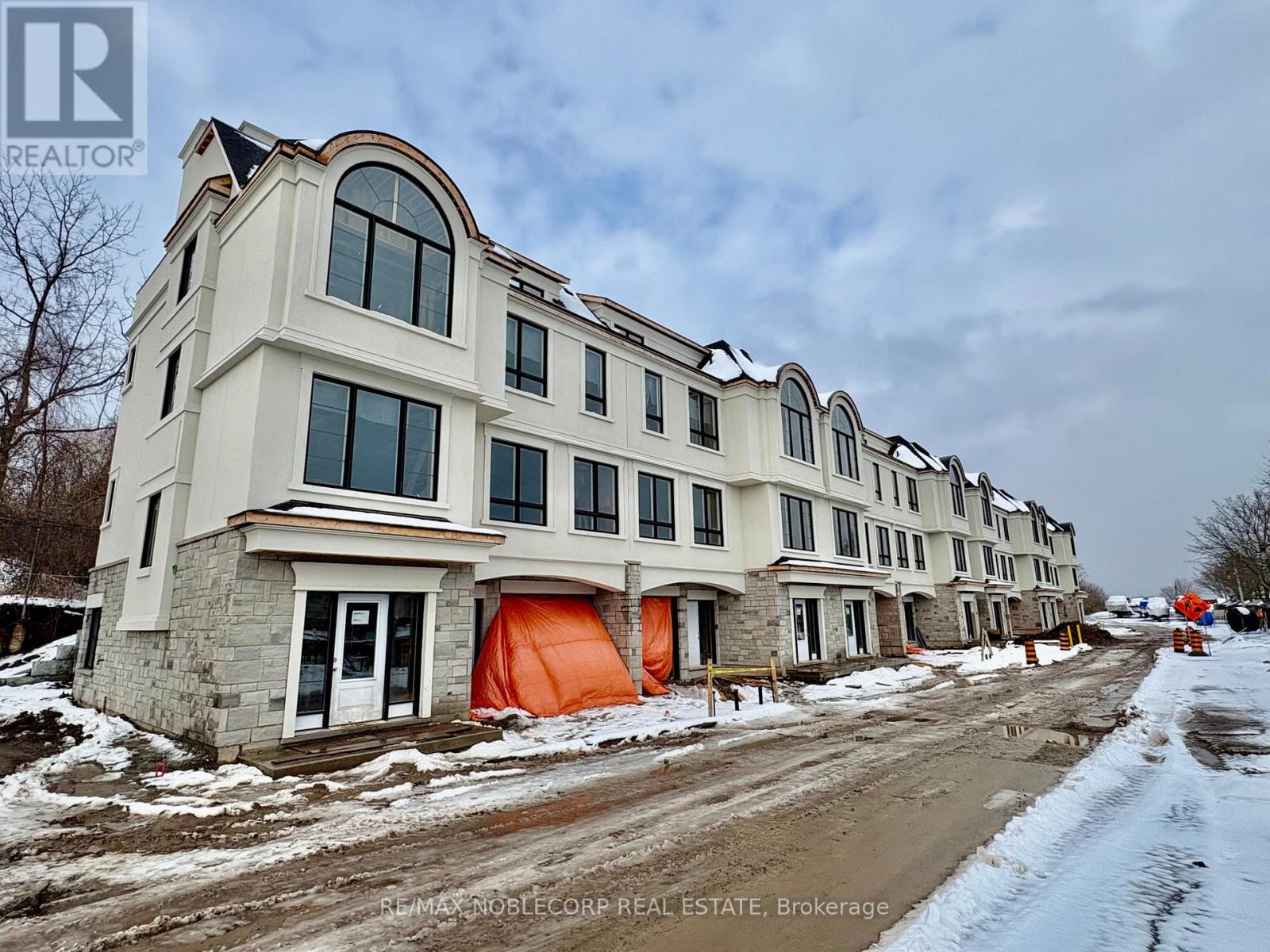 1 Lake Street, Grimsby, Ontario  L3M 2G4 - Photo 2 - X12710510