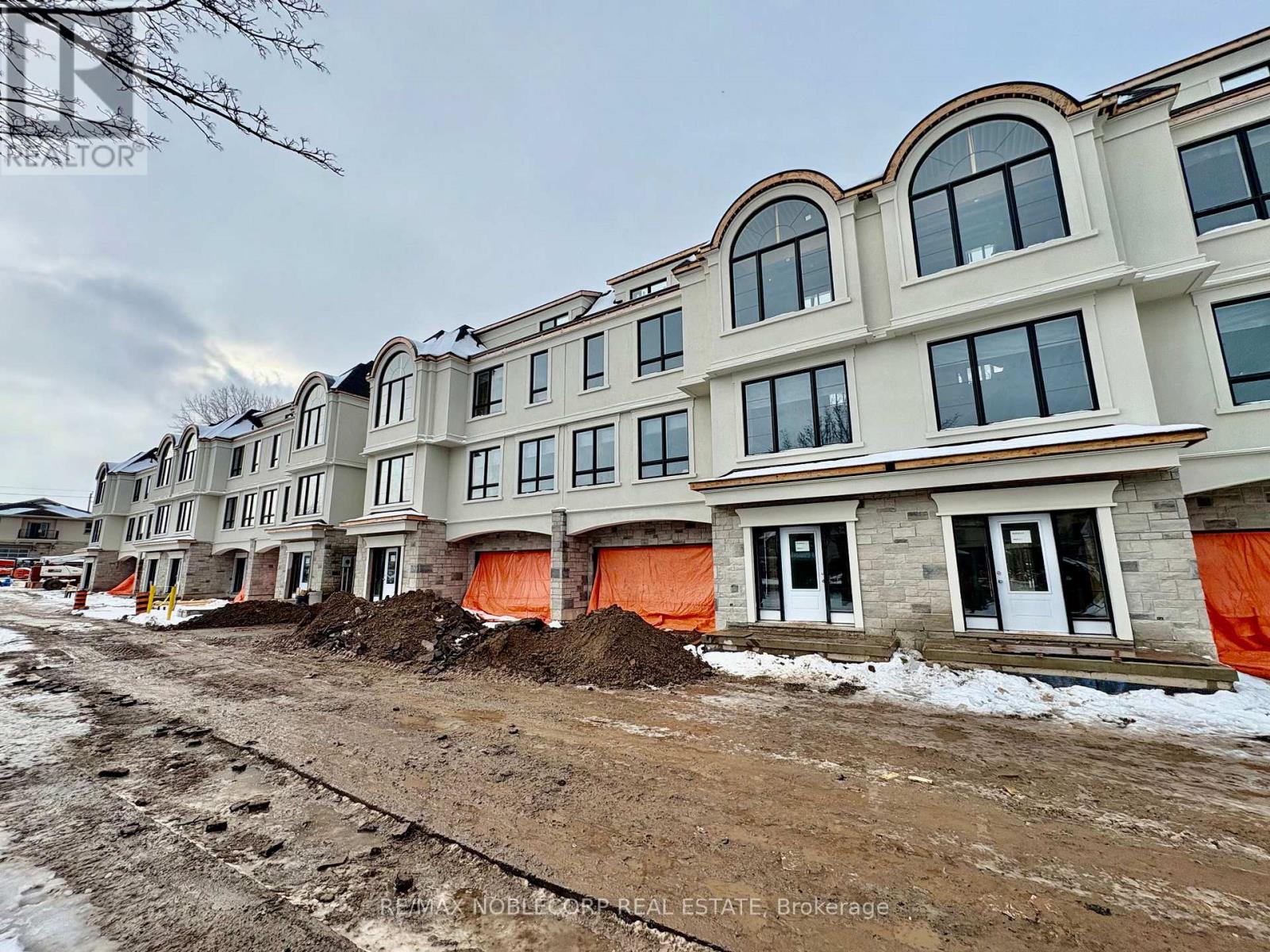 1 Lake Street, Grimsby, Ontario  L3M 2G4 - Photo 4 - X12710510