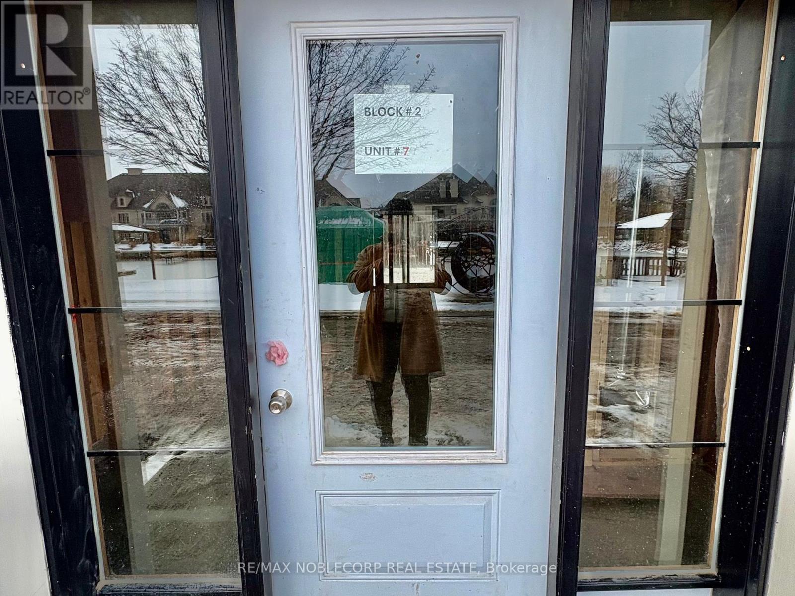 1 Lake Street, Grimsby, Ontario  L3M 2G4 - Photo 6 - X12710510