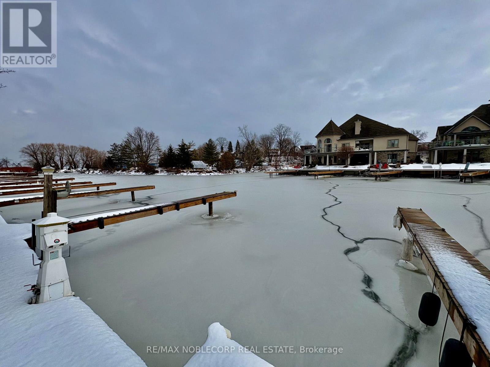 1 Lake Street, Grimsby, Ontario  L3M 2G4 - Photo 9 - X12710510