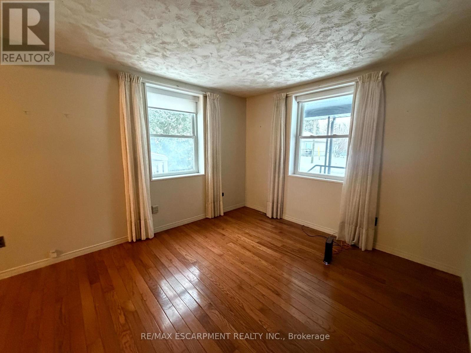 92 Gary Avenue, Hamilton, Ontario  L8S 1Y5 - Photo 11 - X12710528