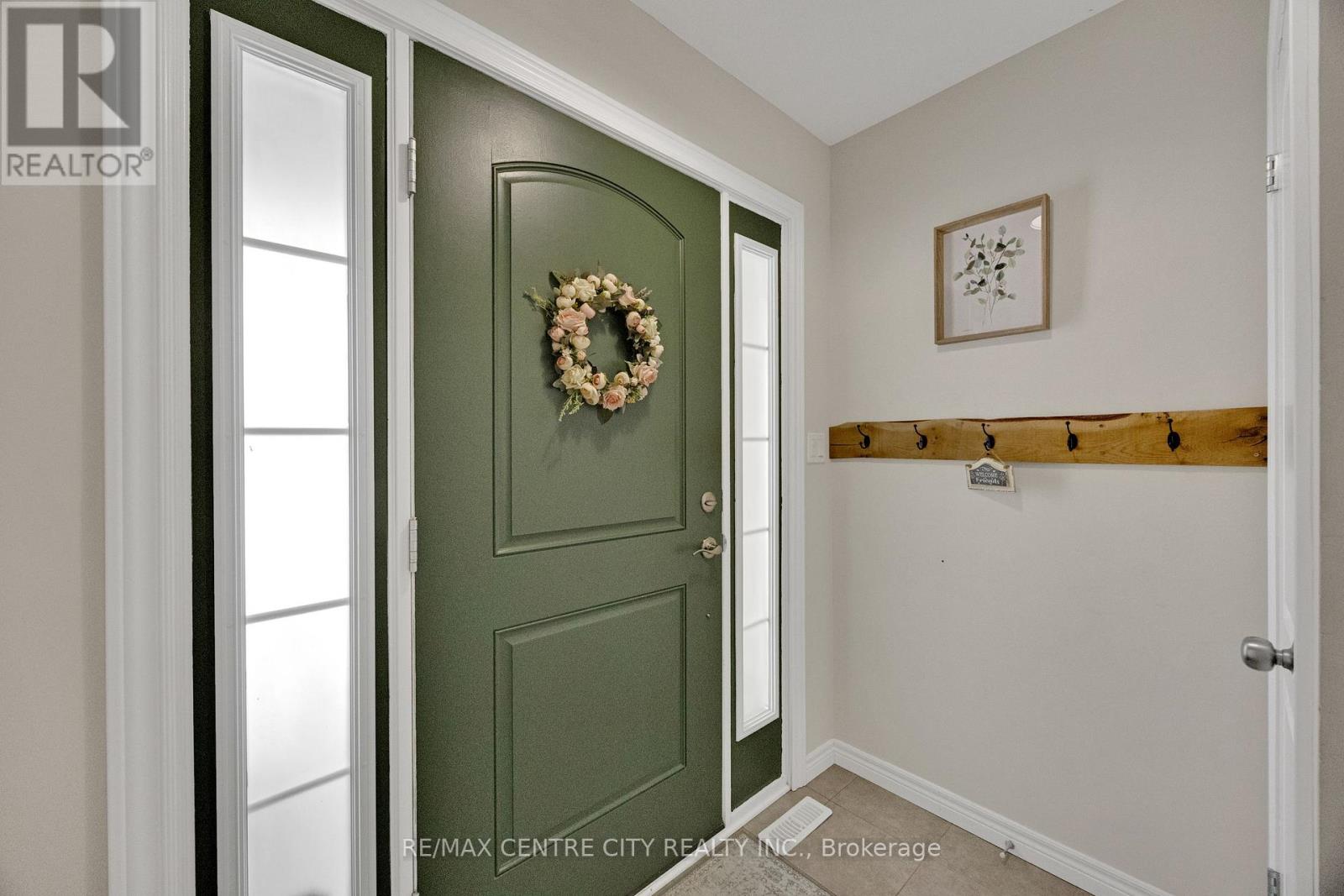 6929 Vallas Circle, London South (South V), Ontario  N6P 0V4 - Photo 2 - X12710592