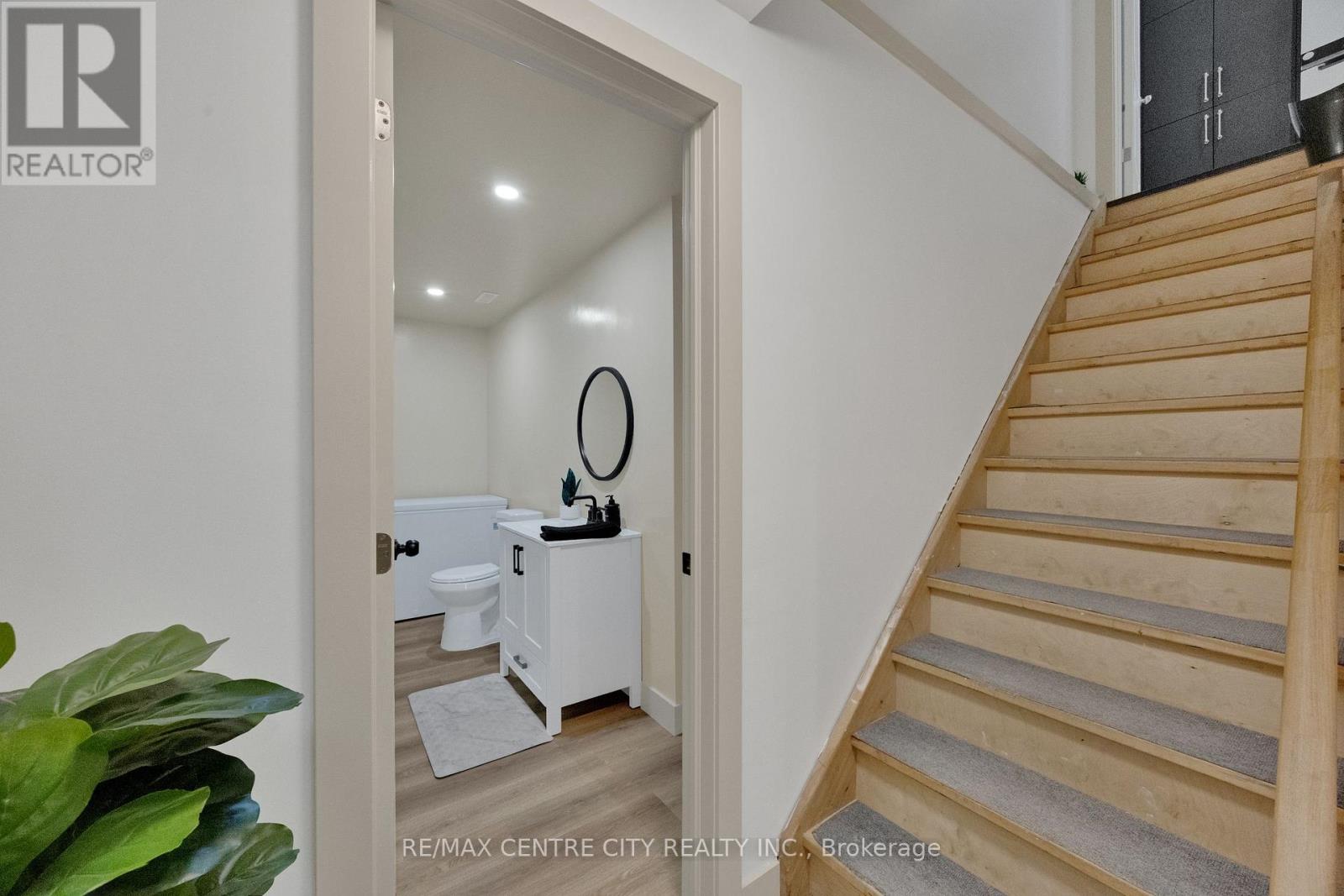 6929 Vallas Circle, London South (South V), Ontario  N6P 0V4 - Photo 27 - X12710592