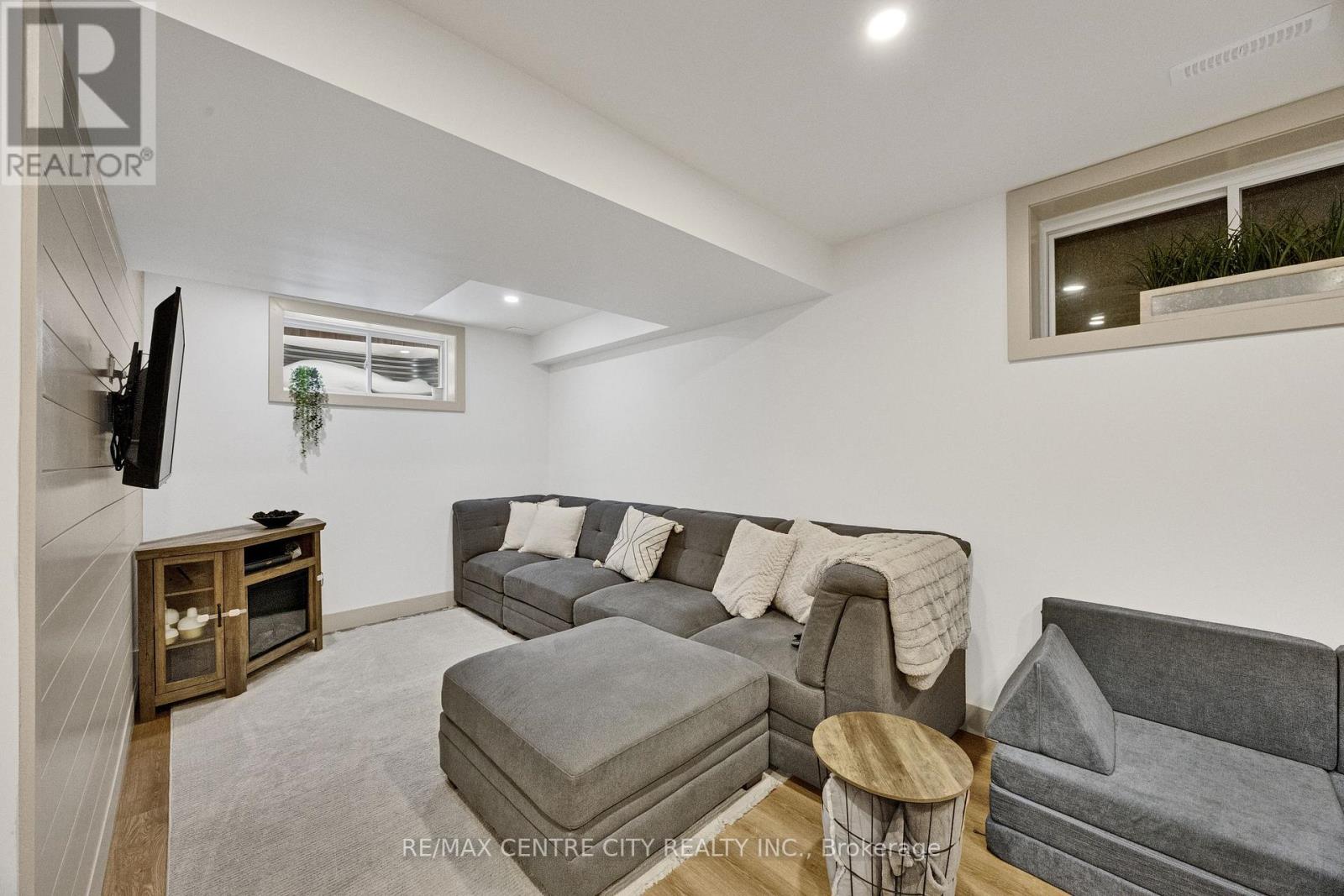 6929 Vallas Circle, London South (South V), Ontario  N6P 0V4 - Photo 32 - X12710592