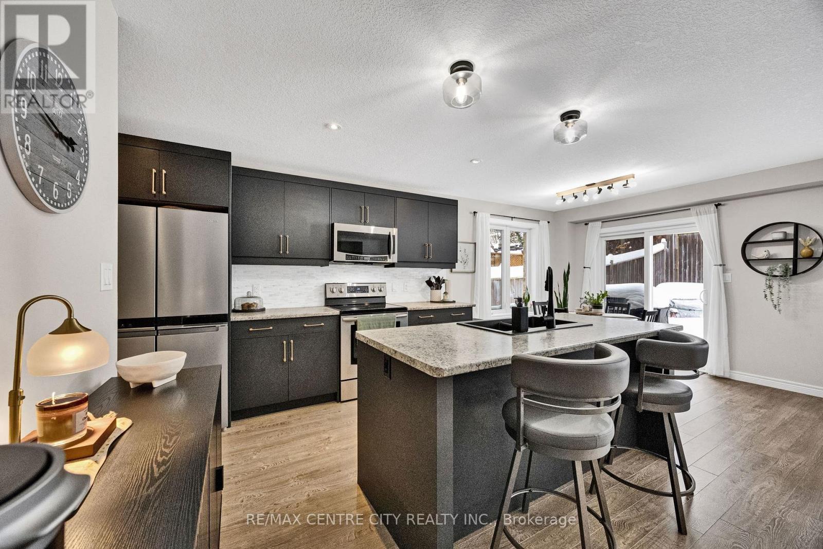 6929 Vallas Circle, London South (South V), Ontario  N6P 0V4 - Photo 7 - X12710592