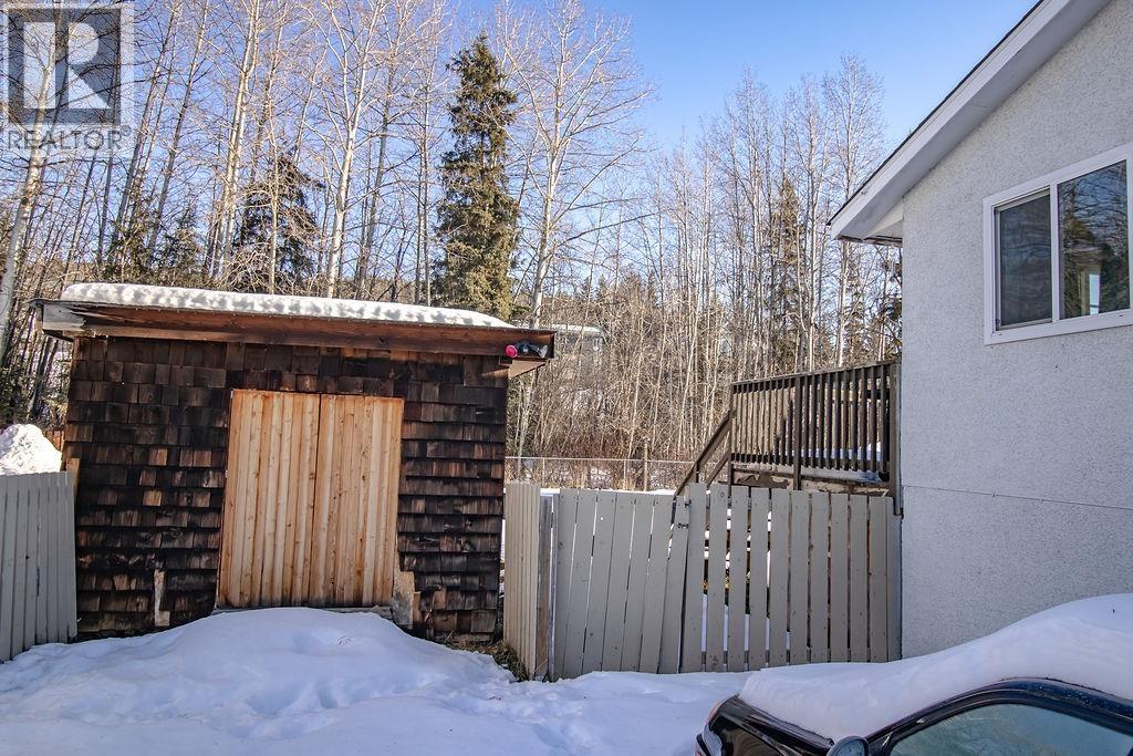 228 E 4th Avenue, Fort St. James, British Columbia  V0J 1P0 - Photo 3 - R3080305