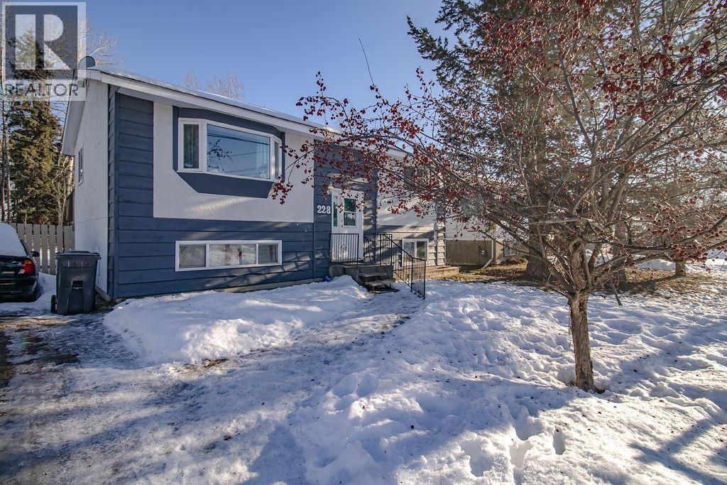 228 E 4th Avenue, Fort St. James, British Columbia  V0J 1P0 - Photo 1 - R3080305