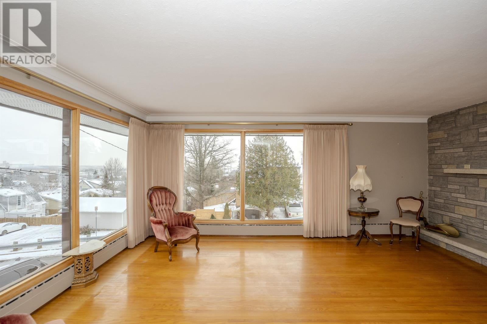 193 Summit Ave, Thunder Bay, Ontario  P7B 3P3 - Photo 3 - TB2600097