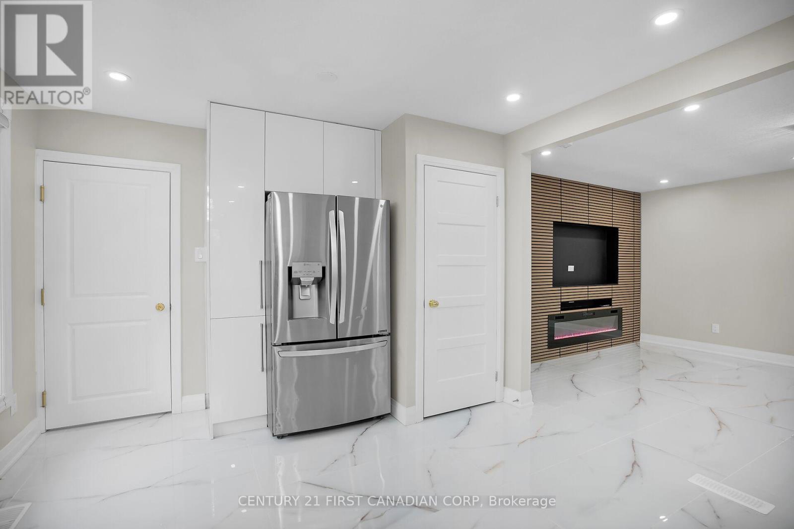 Photo 6 of 39 for 1046 Jalna Boulevard