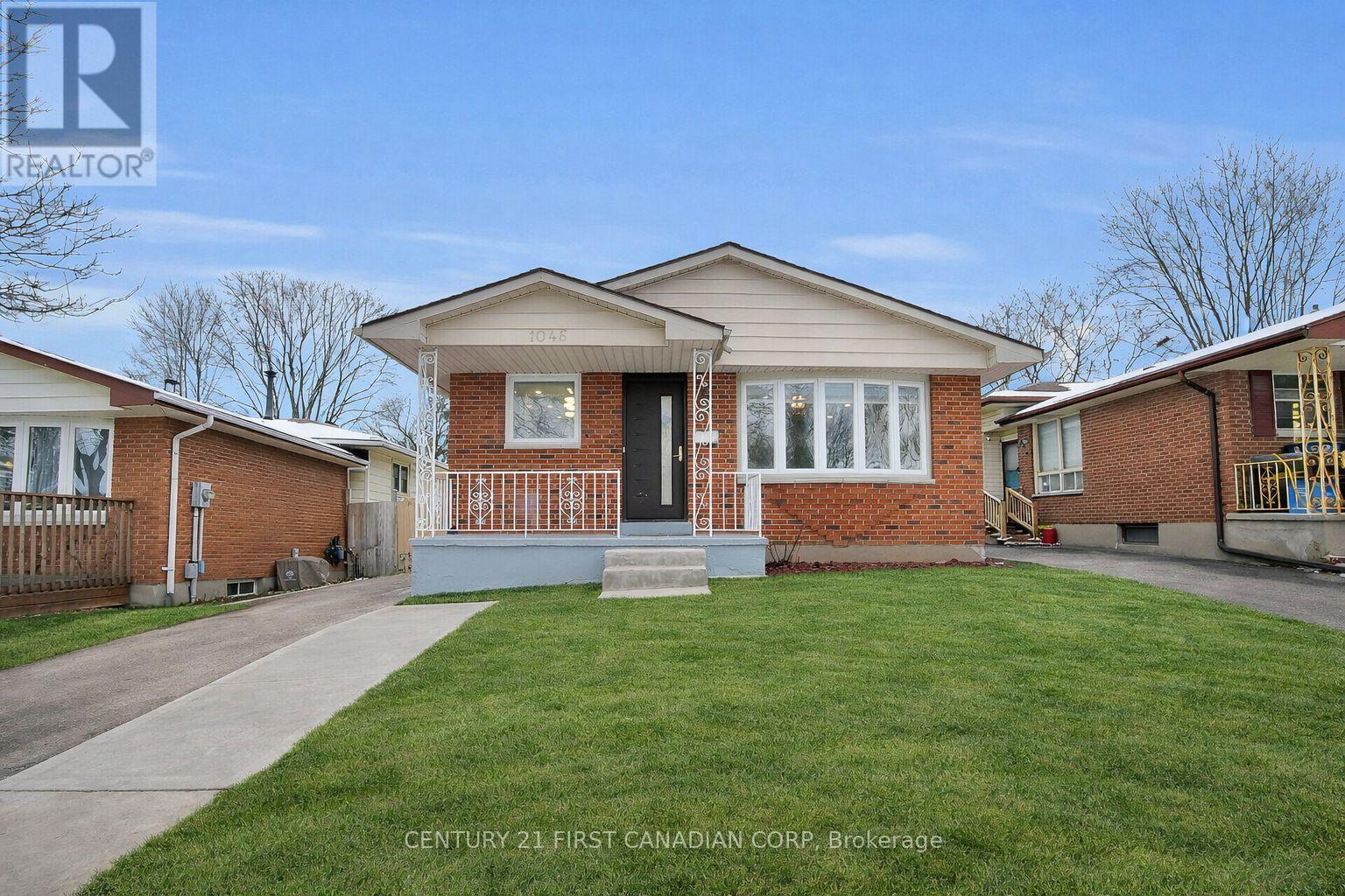 1046 Jalna Boulevard, London South, Ontario  N6E 2M1 - Photo 3 - X12702984