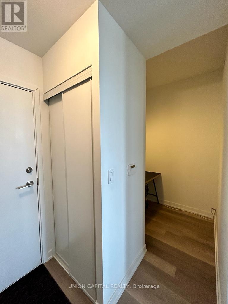 1606 - 181 Huron Street, Toronto, Ontario  M5T 0C1 - Photo 3 - C12710574