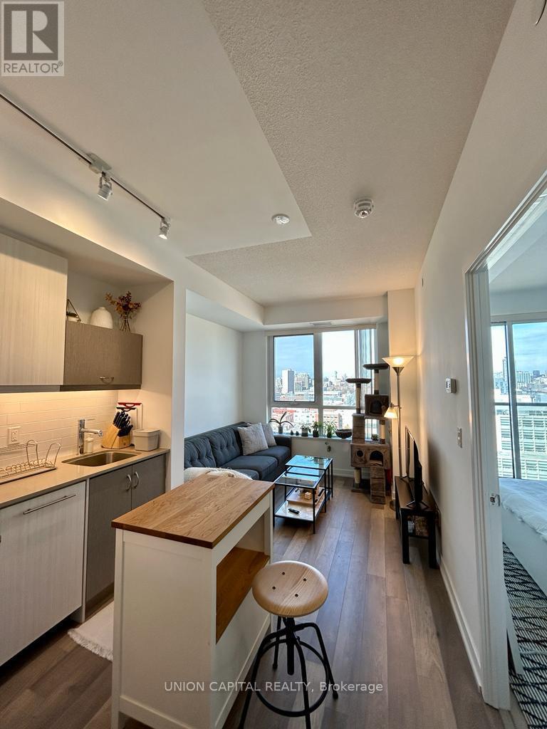 1606 - 181 Huron Street, Toronto, Ontario  M5T 0C1 - Photo 5 - C12710574