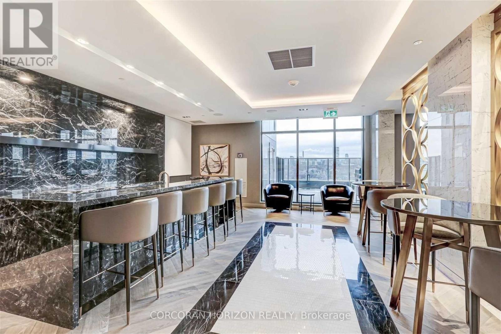 521 - 330 RICHMOND ST STREET W