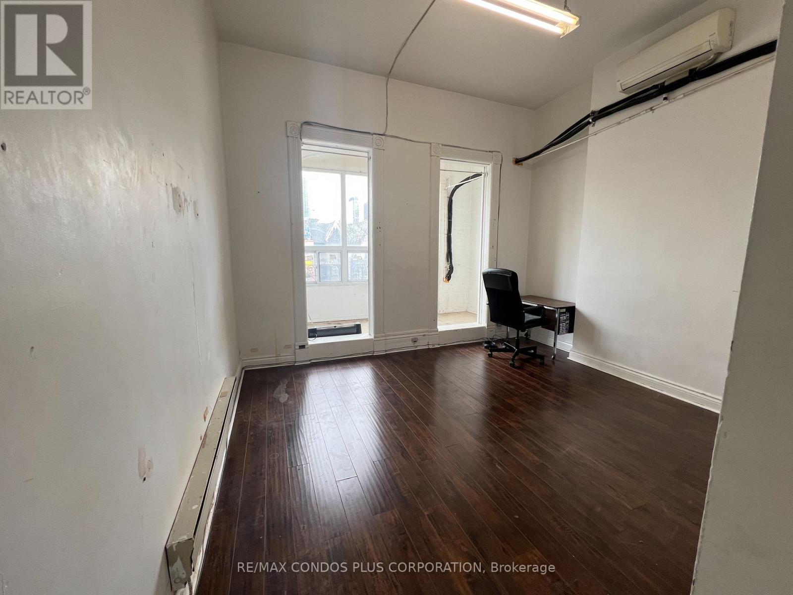 B - 324 Spadina Avenue, Toronto, Ontario  M5T 2E7 - Photo 2 - C12710612