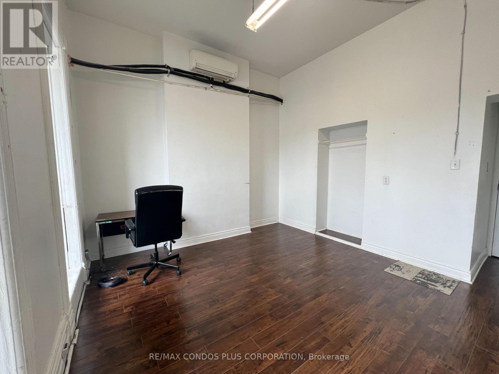 B - 324 Spadina Avenue, Toronto, Ontario  M5T 2E7 - Photo 3 - C12710612