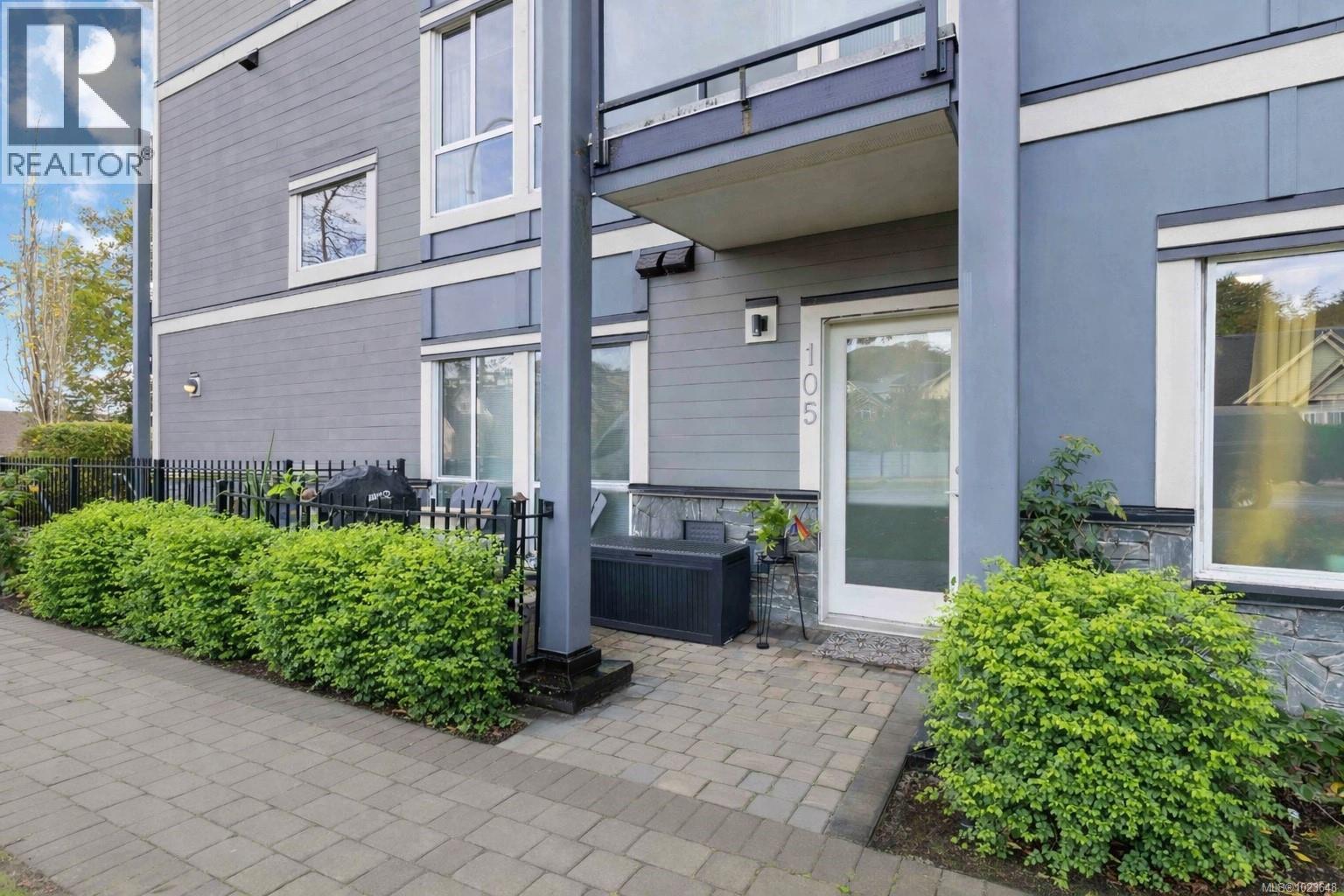 105 4050 Douglas St, Saanich, British Columbia