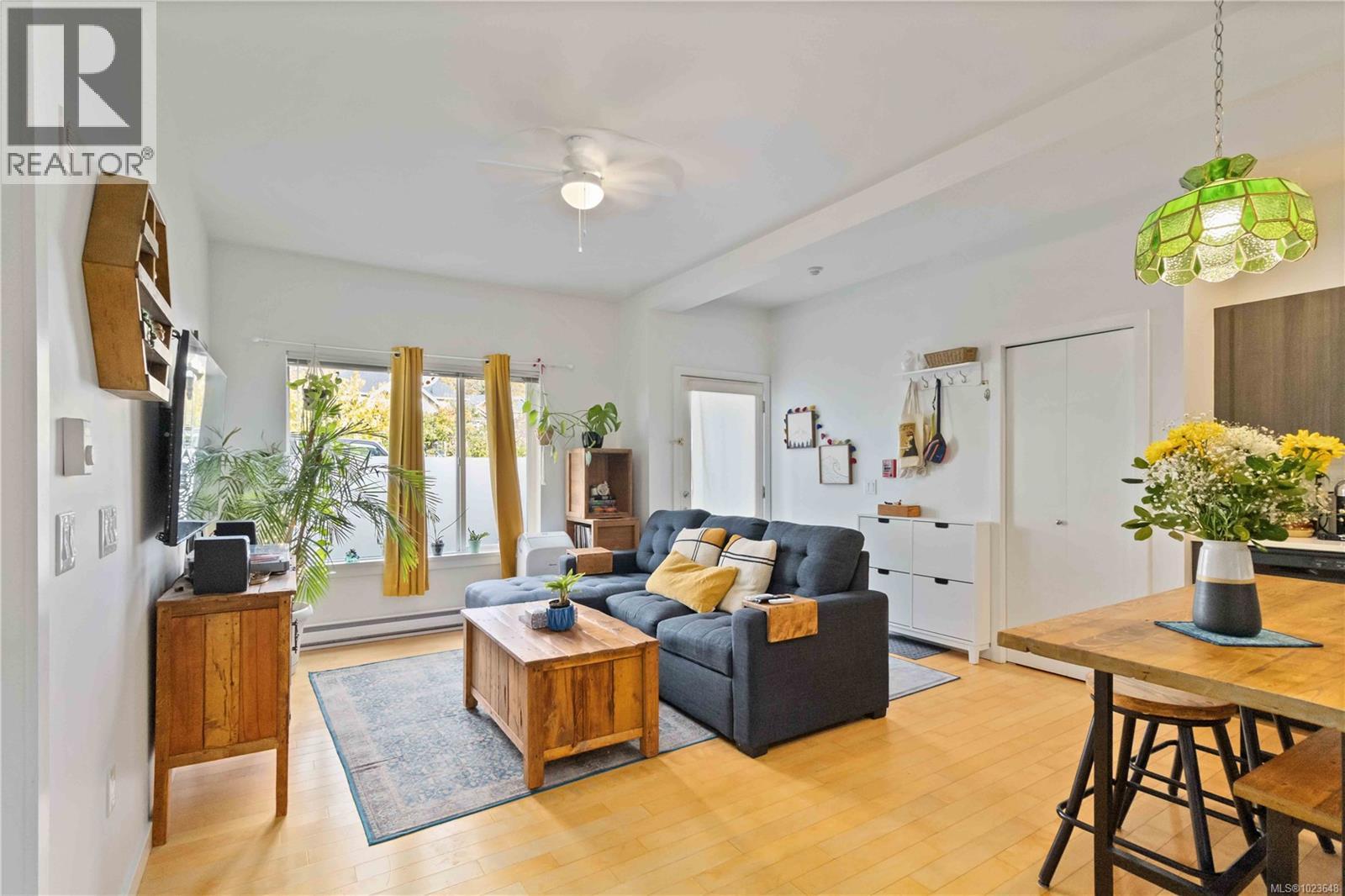 105 4050 Douglas St, Saanich, British Columbia  V8X 0A5 - Photo 4 - 1023648