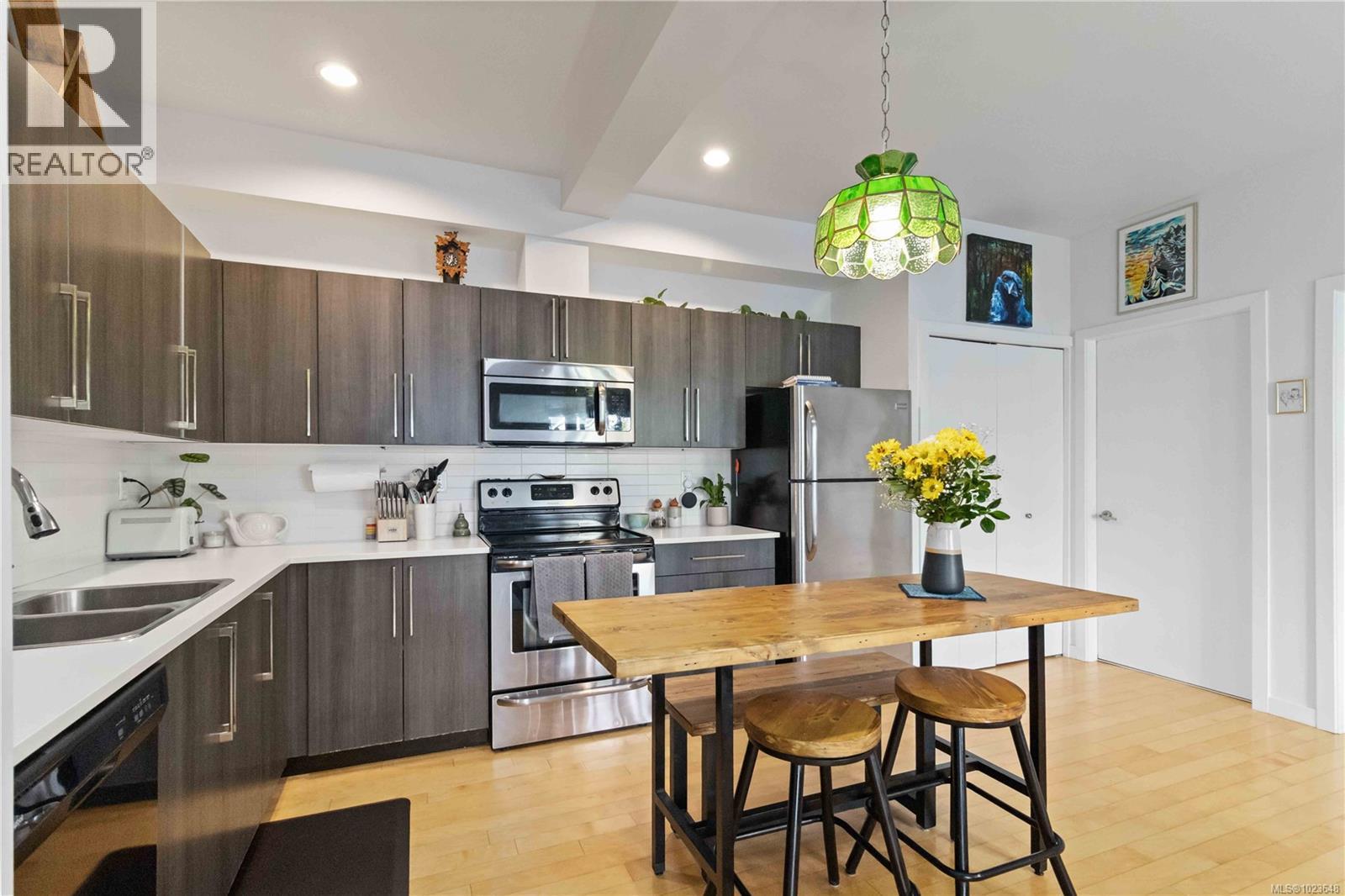 105 4050 Douglas St, Saanich, British Columbia  V8X 0A5 - Photo 6 - 1023648