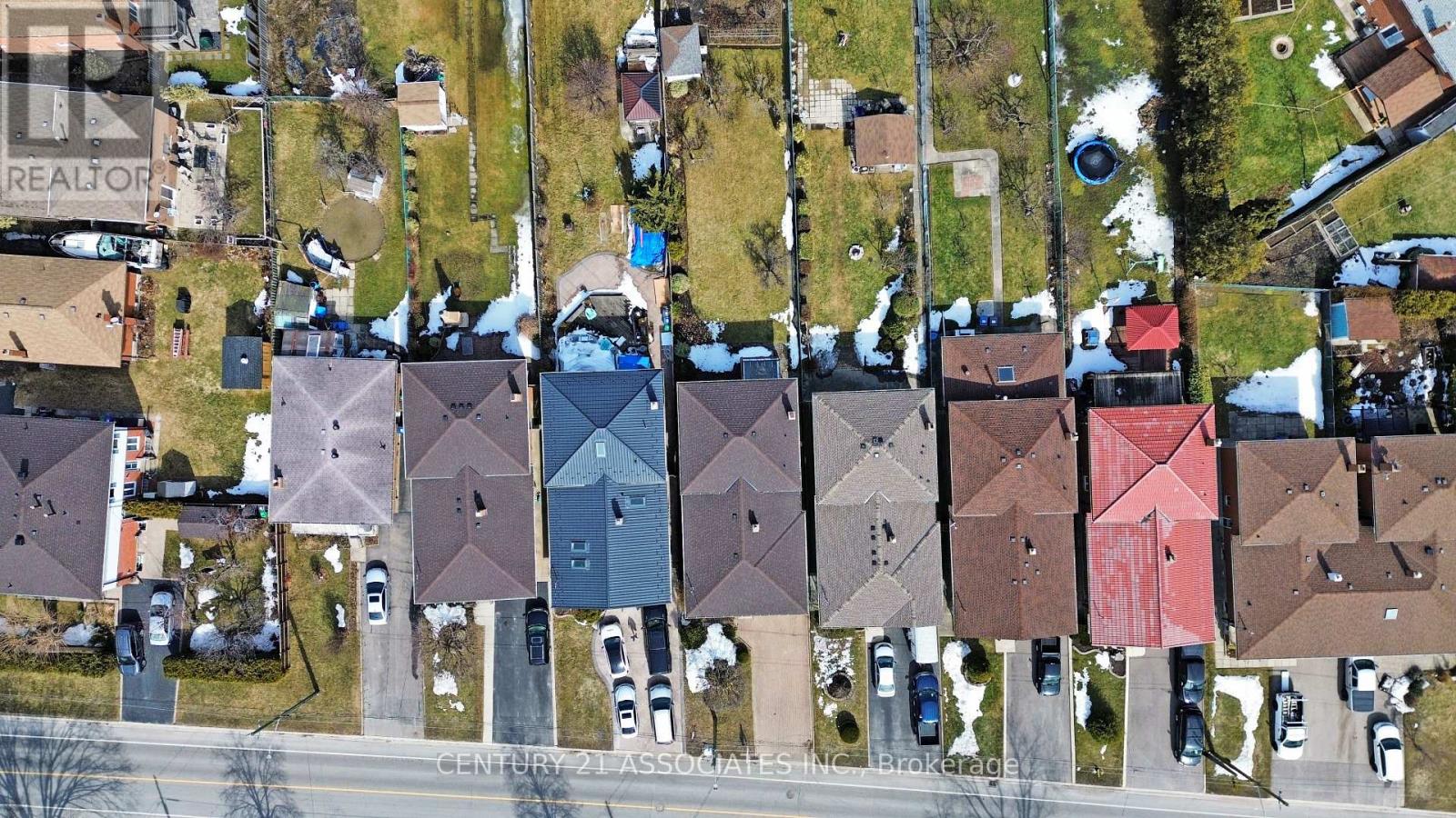 1217 Alexandra Avenue, Mississauga, Ontario  L5E 2A4 - Photo 4 - W12475265