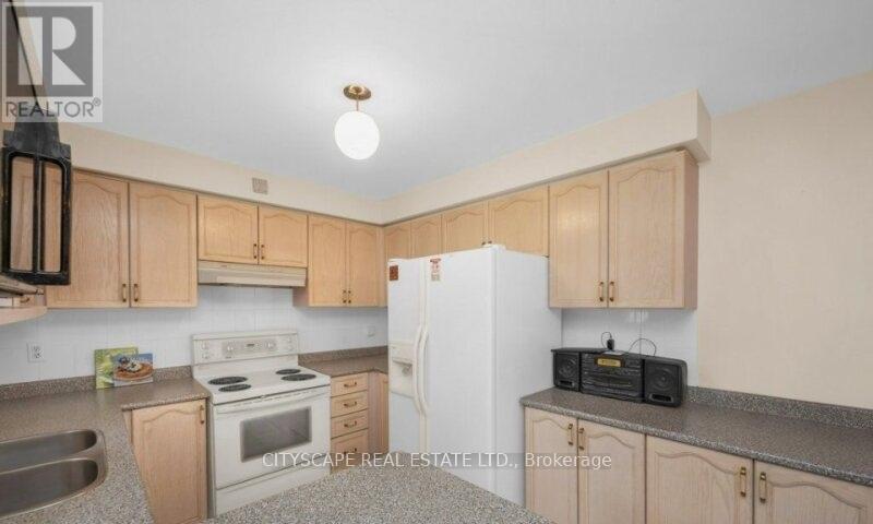 6121 Maple Gate Circle, Mississauga, Ontario  L5N 7B1 - Photo 4 - W12710552