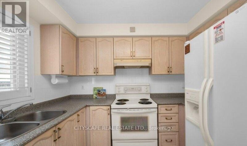 6121 Maple Gate Circle, Mississauga, Ontario  L5N 7B1 - Photo 5 - W12710552