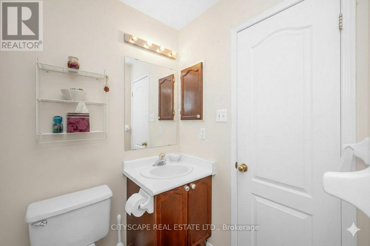 6121 Maple Gate Circle, Mississauga, Ontario  L5N 7B1 - Photo 7 - W12710552